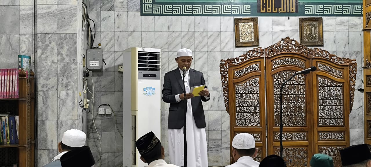 Bupati Indragiri Hilir Laksanakan Sholat Idul Fitri 1446 H di Masjid Agung Al-Huda Tembilahan