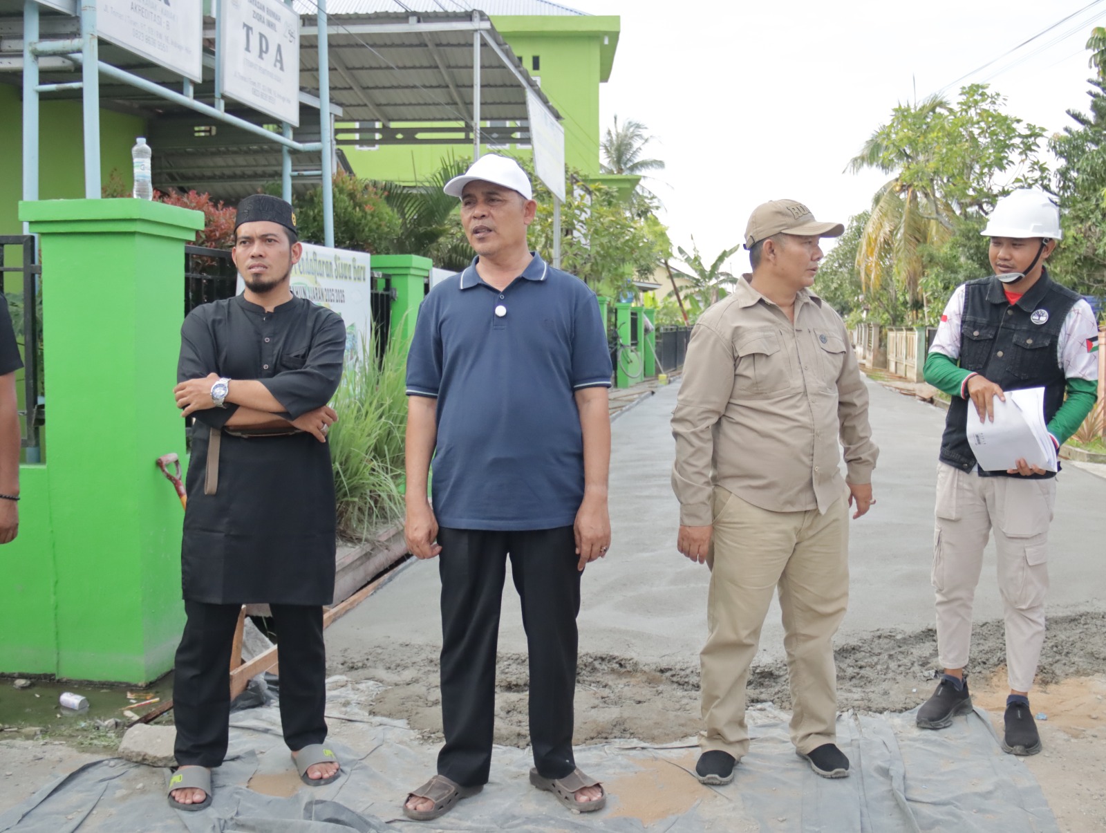 Bupati Tinjau Pengerjaan Jalan di Lingkungan Tembilahan, Trimas Lestari