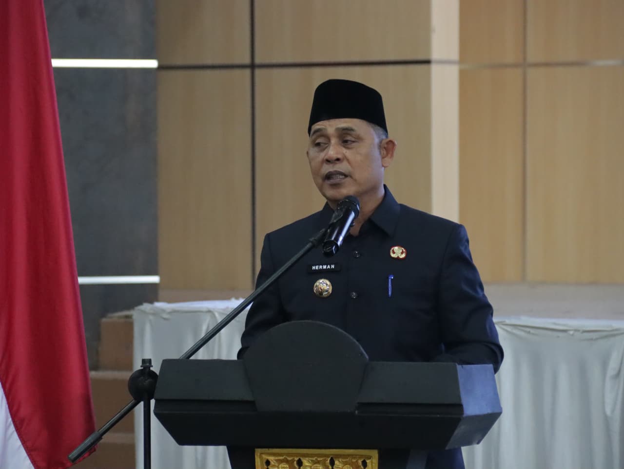 Bupati Inhil Didampingi Ketua Tp Pkk Kukuhkan Penambahan Masa Jabatan 193 Kepala Desa Dan Ketua Pkk Desa